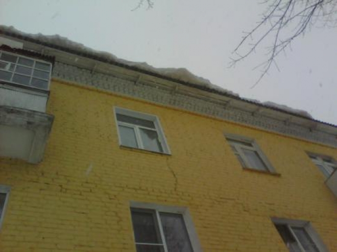 В Самаре на очистку крыш от снега бросят дополнительные средства